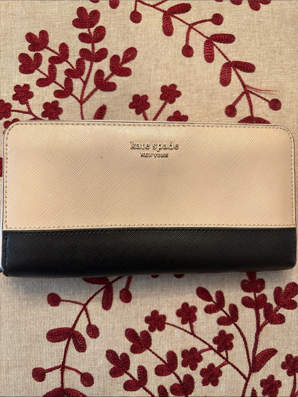 kate spade Two-Tone Cream and Black Zip Wallet